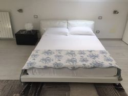 Bifamiliare delle Sirene : спальня с двумя кроватями