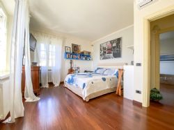 Villa Astra : спальня с двуспальной кроватью