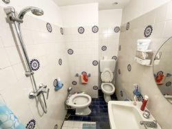 Villa Bifamiliare Querceta : Bathroom with shower