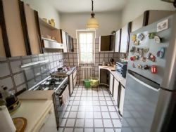 Villa Bifamiliare Querceta : Kitchen