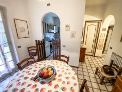 Villa Bifamiliare Querceta : Sala da pranzo