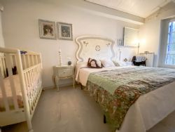 Villa Fiume : спальня с двуспальной кроватью