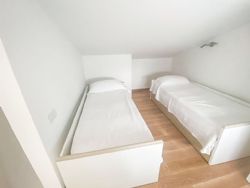 Villa Solaria : спальня с двумя кроватями