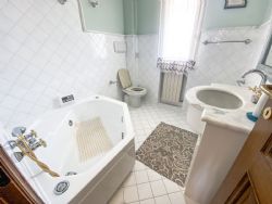 Appartamento dei Filosofi : Ванная комната с ванной