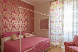 Villa Burlamacco : спальня с двуспальной кроватью