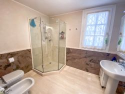 Villa Fortuna : Ванная комната с душем