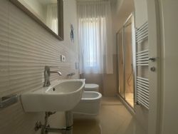 Appartamento Elite Forte : Ванная комната с душем