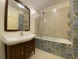 Villa Elisa : Bathroom with tube