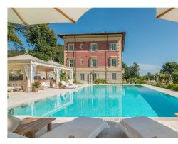 Villa Anna villa singola in vendita  Pietrasanta