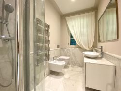 Villa Il Trillo : Ванная комната с душем