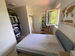 Villa Green Hill : спальня с двуспальной кроватью