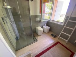 Villa Green Hill : Bathroom with shower