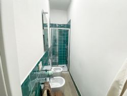 Villa Marché : Ванная комната с душем