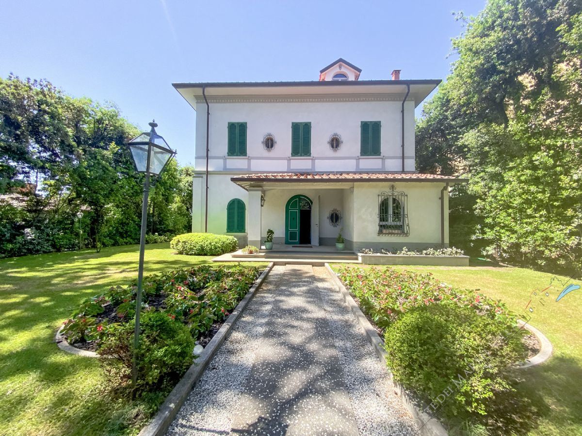 Villa Victoria detached villa to rent Forte dei Marmi