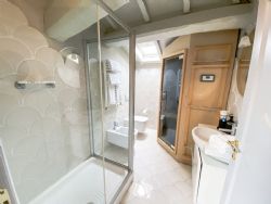 Villa Victoria : Ванная комната с ванной