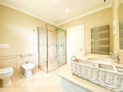 Villa Clementina : Bathroom with shower
