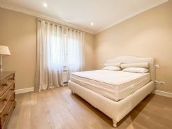 Villa Clementina : спальня с двуспальной кроватью