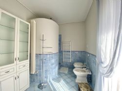 Villa Giglio : Bagno con doccia