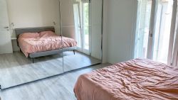 Villa Luminosa : спальня с двуспальной кроватью