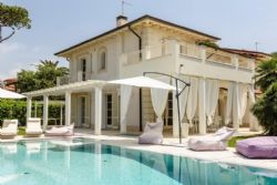 Villa Regina : detached villa to rent and for sale  Forte dei Marmi