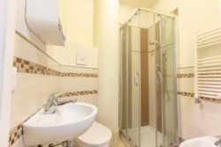 Villa Regina : Ванная комната с душем