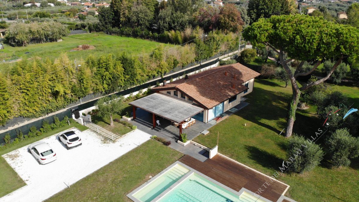 Villa Green Park detached villa for sale Pietrasanta