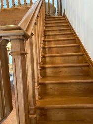 Villa Gorgona : лестница с деревянным покрытием
