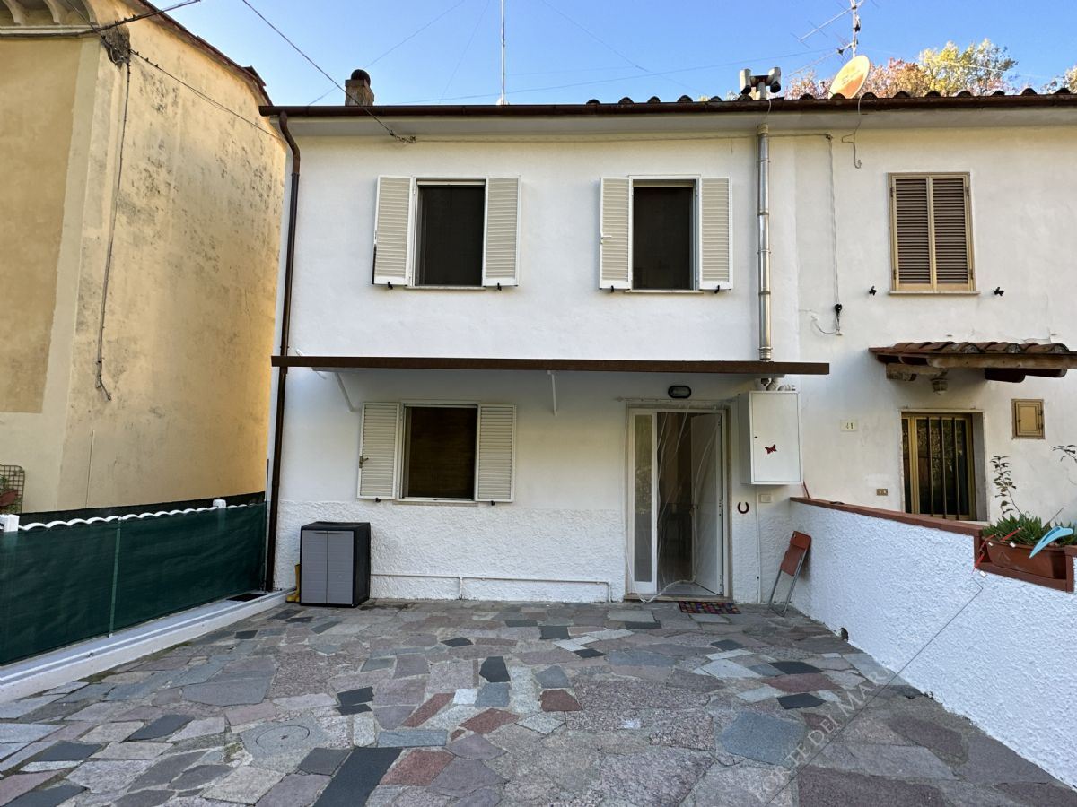 Villetta Il Ruscello terraced villa for sale Massarosa