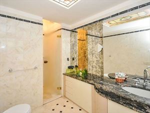 Villa Reale  : Bathroom with shower