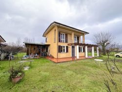 Villa Giunchiglia : detached villa for sale  Seravezza