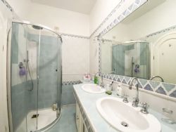 Villa Hibiscus : Bathroom with shower