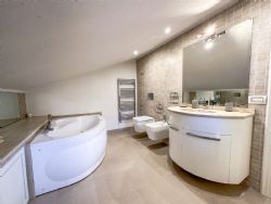 Villa Carmen : Bathroom with tube