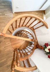 Villa Carmen : лестница с деревянным покрытием