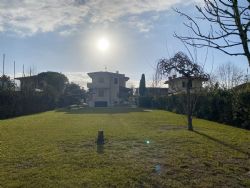 Villa Lora : Outside view