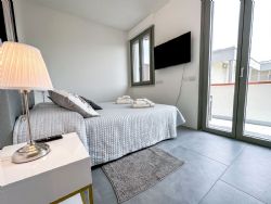 Appartamento MareMonti : спальня с двуспальной кроватью