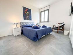 Appartamento MareMonti : спальня с двуспальной кроватью