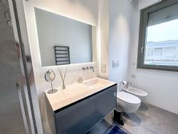 Appartamento MareMonti : Ванная комната с душем