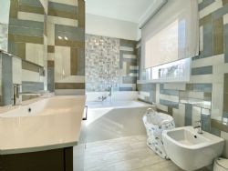 Villa Logos : Ванная комната с ванной