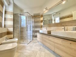 Villa Logos : Ванная комната с душем