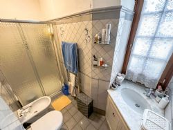 Villa Rossini : Ванная комната с ванной