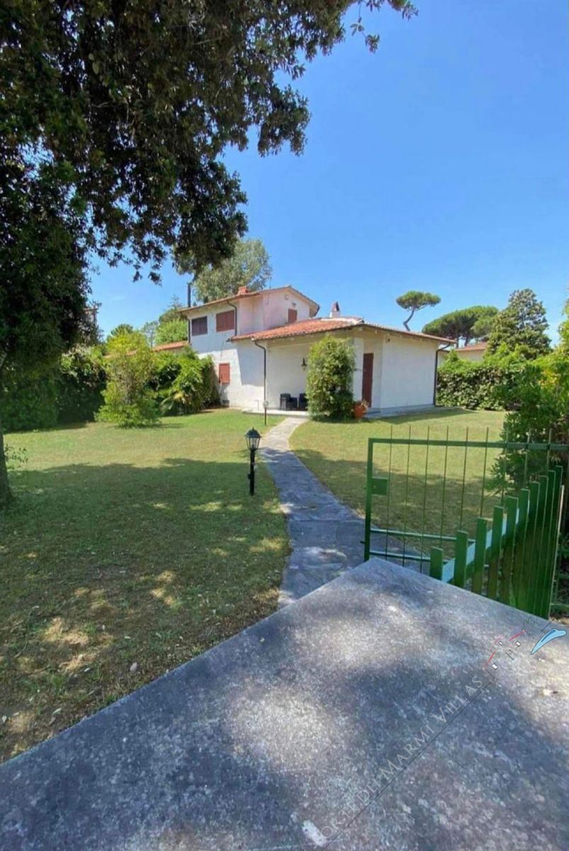 Villetta Cielo Azzurro semi detached villa to rent and for sale Forte dei Marmi