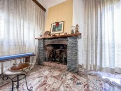 Villa dei Ronchi : Fireplace