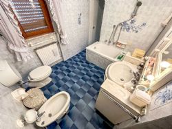 Villa Classic del Lido : Bathroom with tube