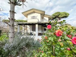 Villa Pineta villa bifamiliare in affitto e vendita Forte dei Marmi