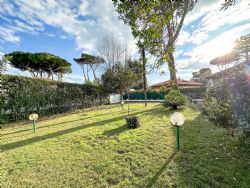 Villa Pineta : Outside view