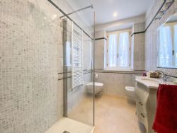 Villa Calacatta : Ванная комната с душем