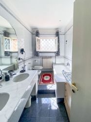 Villa Vert : Bathroom with tube