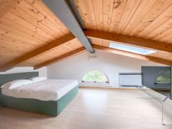 Villa Ylenia : спальня с двуспальной кроватью