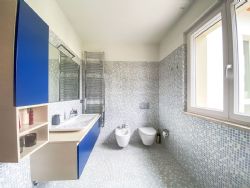 Villa Ylenia : Bathroom with tube