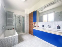 Villa Ylenia : Ванная комната с ванной